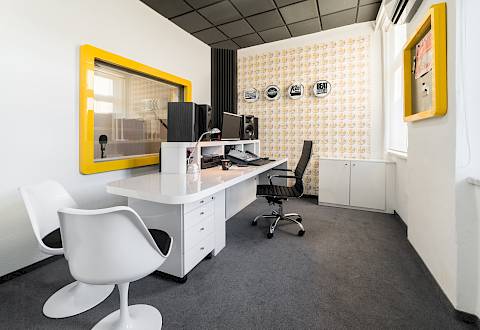 Návrhy komerčních prostor - nahrávací studio rádia Kiss Brno